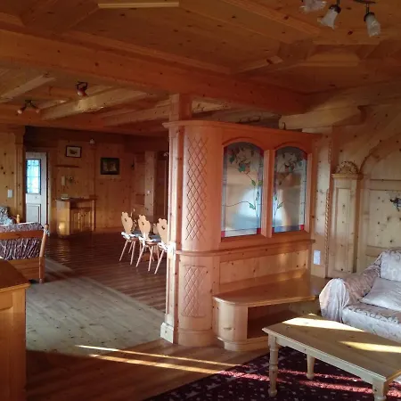 Un Bel Panorama In Un Ambiente Famigliare Tesero